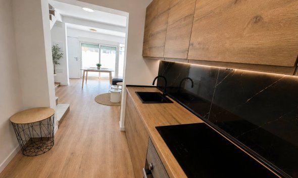 Resale - Townhouse / Terraced House - Torrevieja