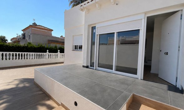 Resale - Townhouse / Terraced House - Torrevieja