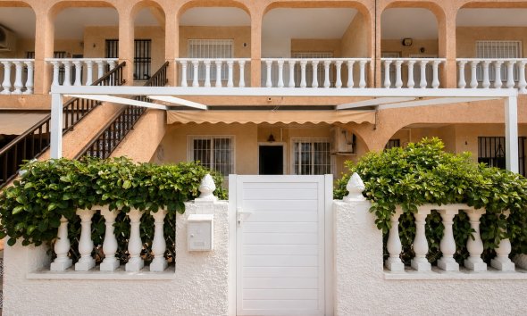 Resale - Bungalow - La Mata - La Mata, Torrevieja