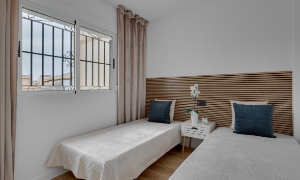 Resale - Townhouse / Terraced House - Orihuela Costa