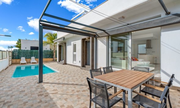 Resale - Villa / House - Ciudad Quesada