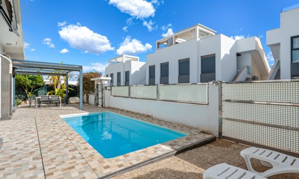 Resale - Villa / House - Ciudad Quesada