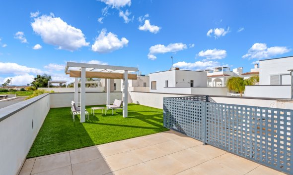 Resale - Villa / House - Ciudad Quesada