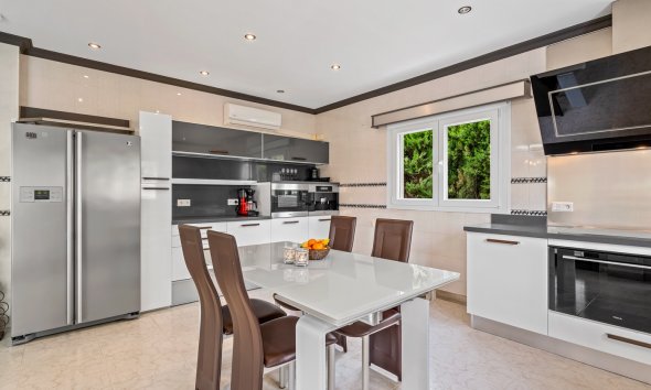 Resale - Villa / House - Ciudad Quesada