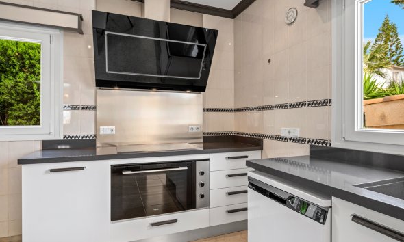 Resale - Villa / House - Ciudad Quesada