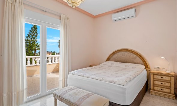 Resale - Villa / House - Ciudad Quesada