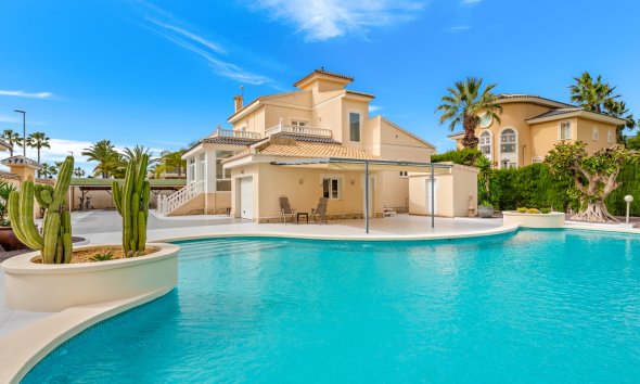 Resale - Villa / House - Ciudad Quesada