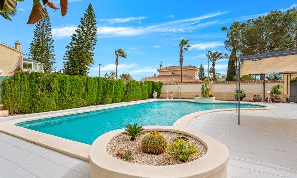 Resale - Villa / House - Ciudad Quesada