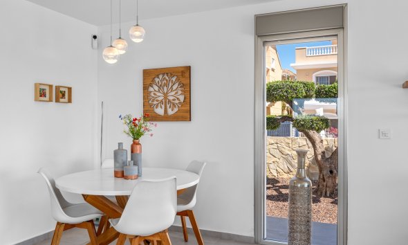 Resale - Villa / House - La Marina