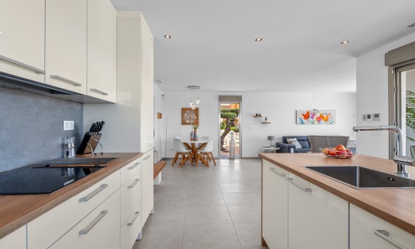 Resale - Villa / House - La Marina