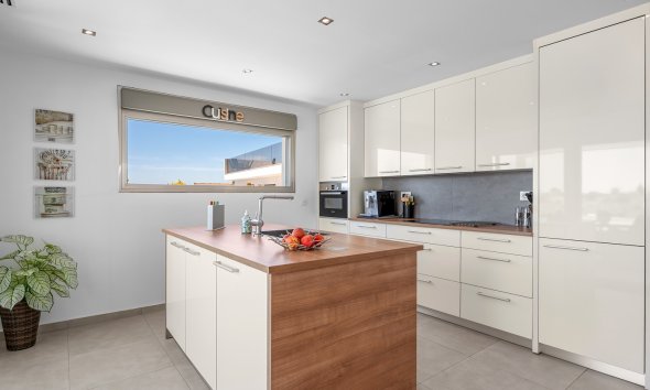 Resale - Villa / House - La Marina