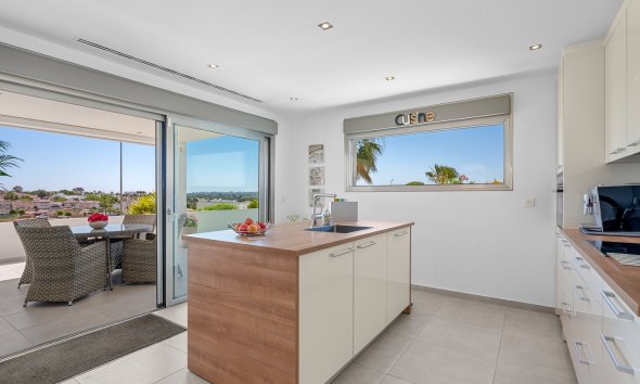 Resale - Villa / House - La Marina