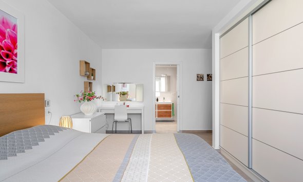 Resale - Villa / House - La Marina