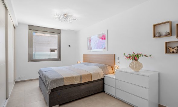 Resale - Villa / House - La Marina