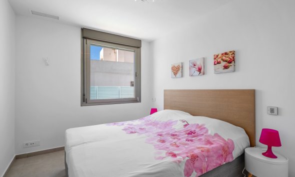 Resale - Villa / House - La Marina