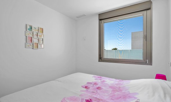 Resale - Villa / House - La Marina
