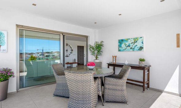 Resale - Villa / House - La Marina