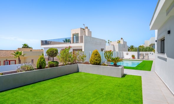 Resale - Villa / House - La Marina