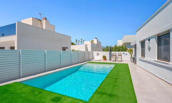 Resale - Villa / House - La Marina