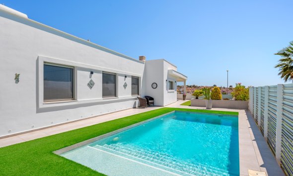 Resale - Villa / House - La Marina