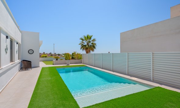 Resale - Villa / House - La Marina