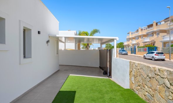 Resale - Villa / House - La Marina