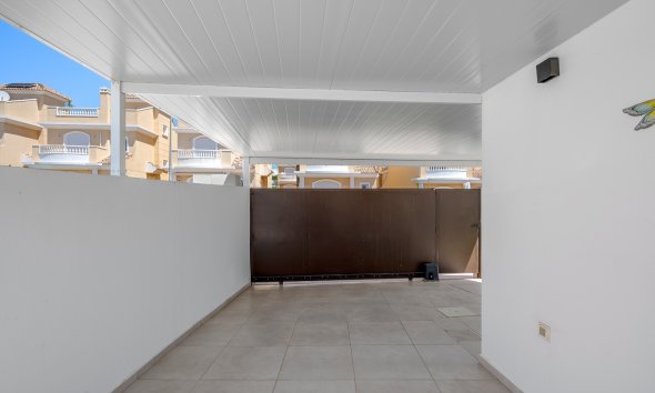 Resale - Villa / House - La Marina