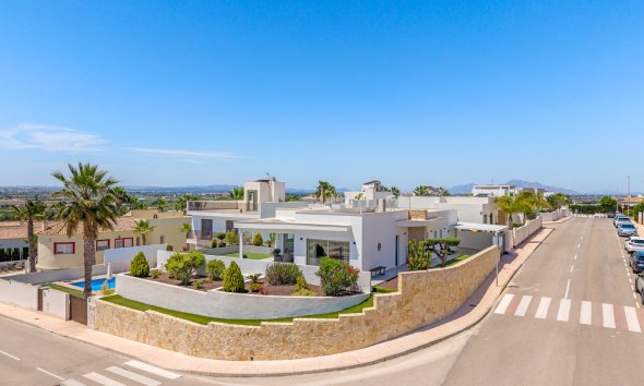 Resale - Villa / House - La Marina