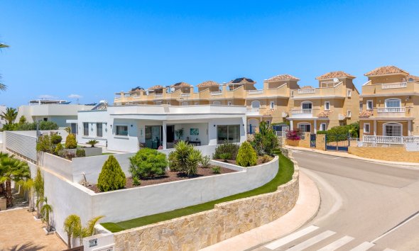 Resale - Villa / House - La Marina