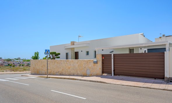 Resale - Villa / House - La Marina