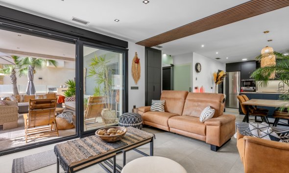 Resale - Villa / House - Benijofar