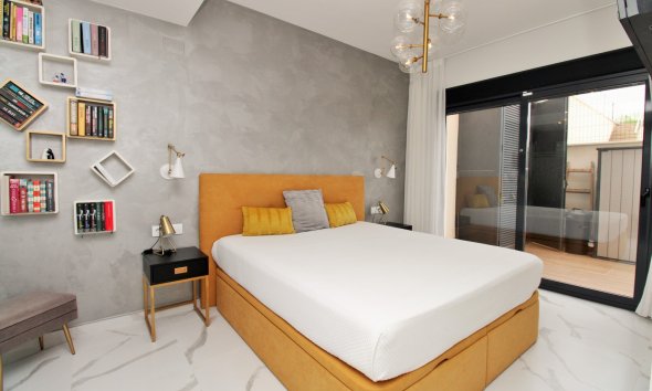 Reventa - Apartamento / Dúplex - San Miguel de Salinas