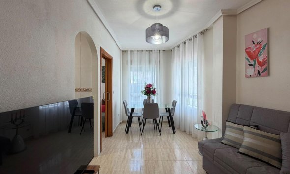 Resale - Apartament / Duplex - Torrevieja - Estacion de autobuses