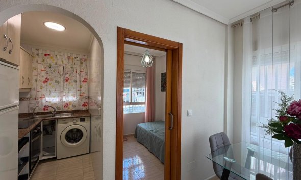 Resale - Apartament / Duplex - Torrevieja - Estacion de autobuses