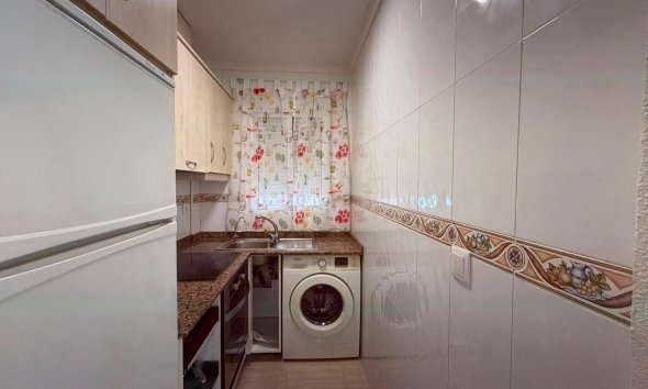 Resale - Apartament / Duplex - Torrevieja - Estacion de autobuses