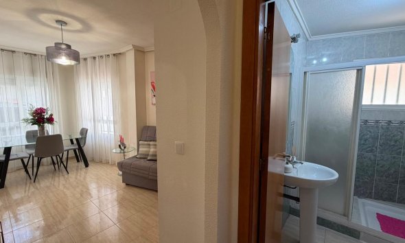 Resale - Apartament / Duplex - Torrevieja - Estacion de autobuses