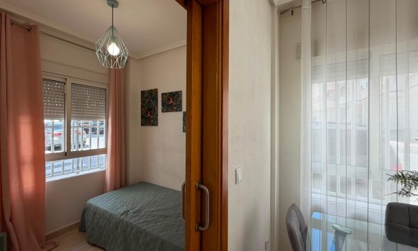 Resale - Apartament / Duplex - Torrevieja - Estacion de autobuses