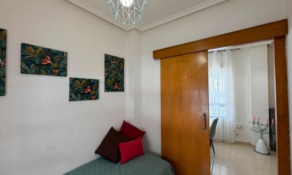 Resale - Apartament / Duplex - Torrevieja - Estacion de autobuses