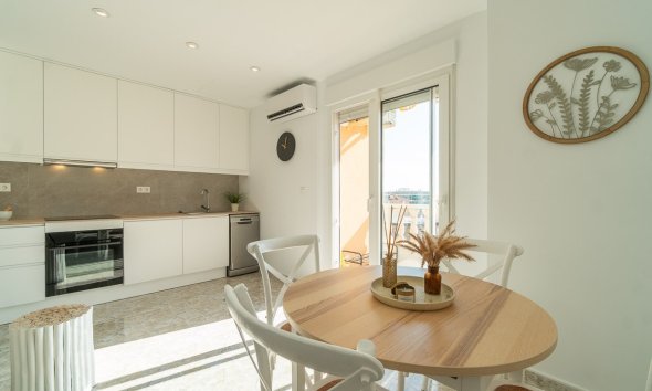 Resale - Apartament / Duplex - Torrevieja - La Mata