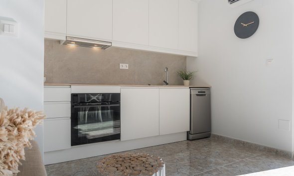 Resale - Apartament / Duplex - Torrevieja - La Mata