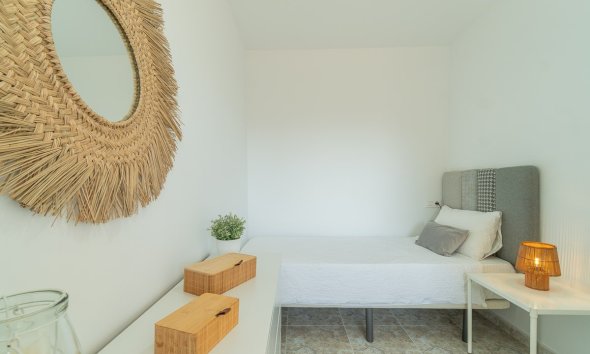 Resale - Apartament / Duplex - Torrevieja - La Mata