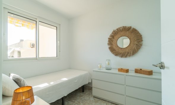 Resale - Apartament / Duplex - Torrevieja - La Mata