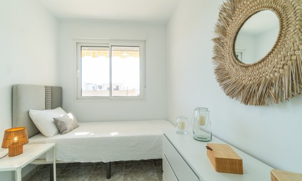 Resale - Apartament / Duplex - Torrevieja - La Mata