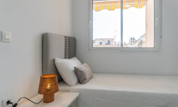 Resale - Apartament / Duplex - Torrevieja - La Mata