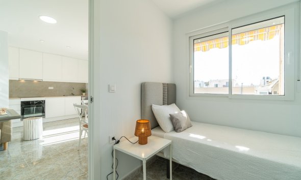 Resale - Apartament / Duplex - Torrevieja - La Mata