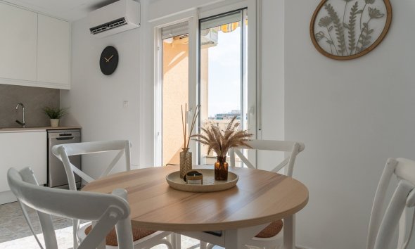 Resale - Apartament / Duplex - Torrevieja - La Mata