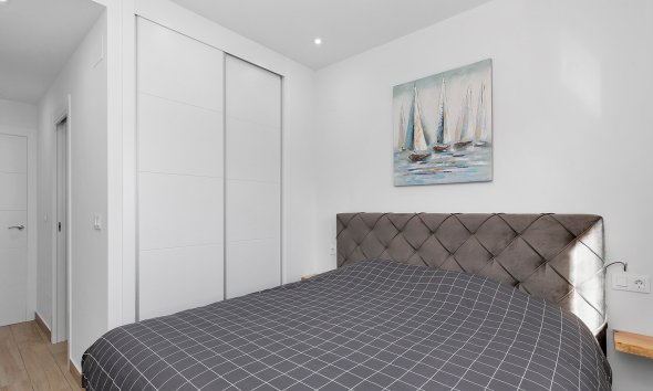 Resale - Apartament / Duplex - Torrevieja - Los Balcones