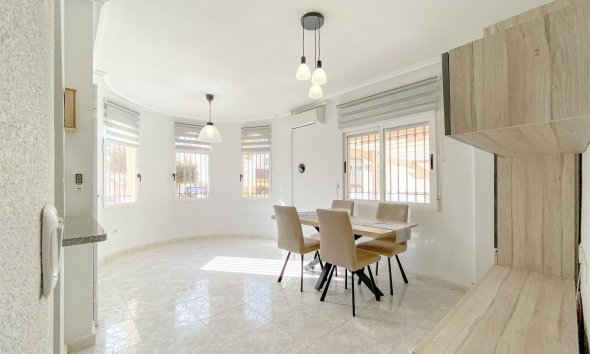 Resale - Townhouse / Terraced House - Torrevieja - Nueva Torrevieja