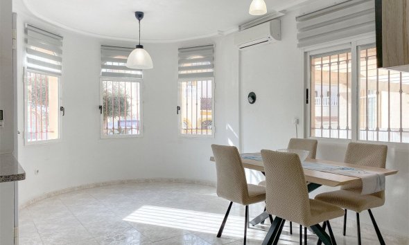 Resale - Townhouse / Terraced House - Torrevieja - Nueva Torrevieja
