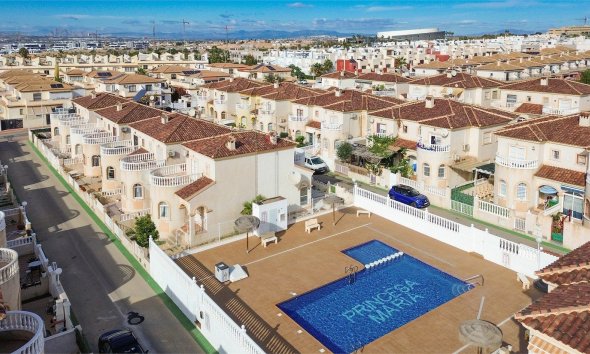 Resale - Townhouse / Terraced House - Torrevieja - Nueva Torrevieja